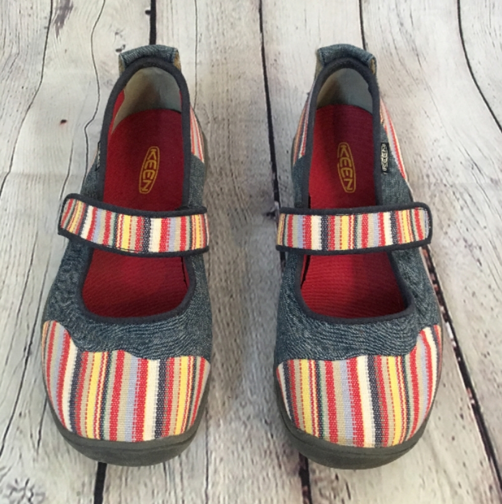 Woman's keen flats